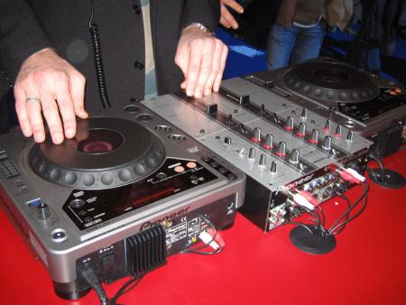 CDJ 800